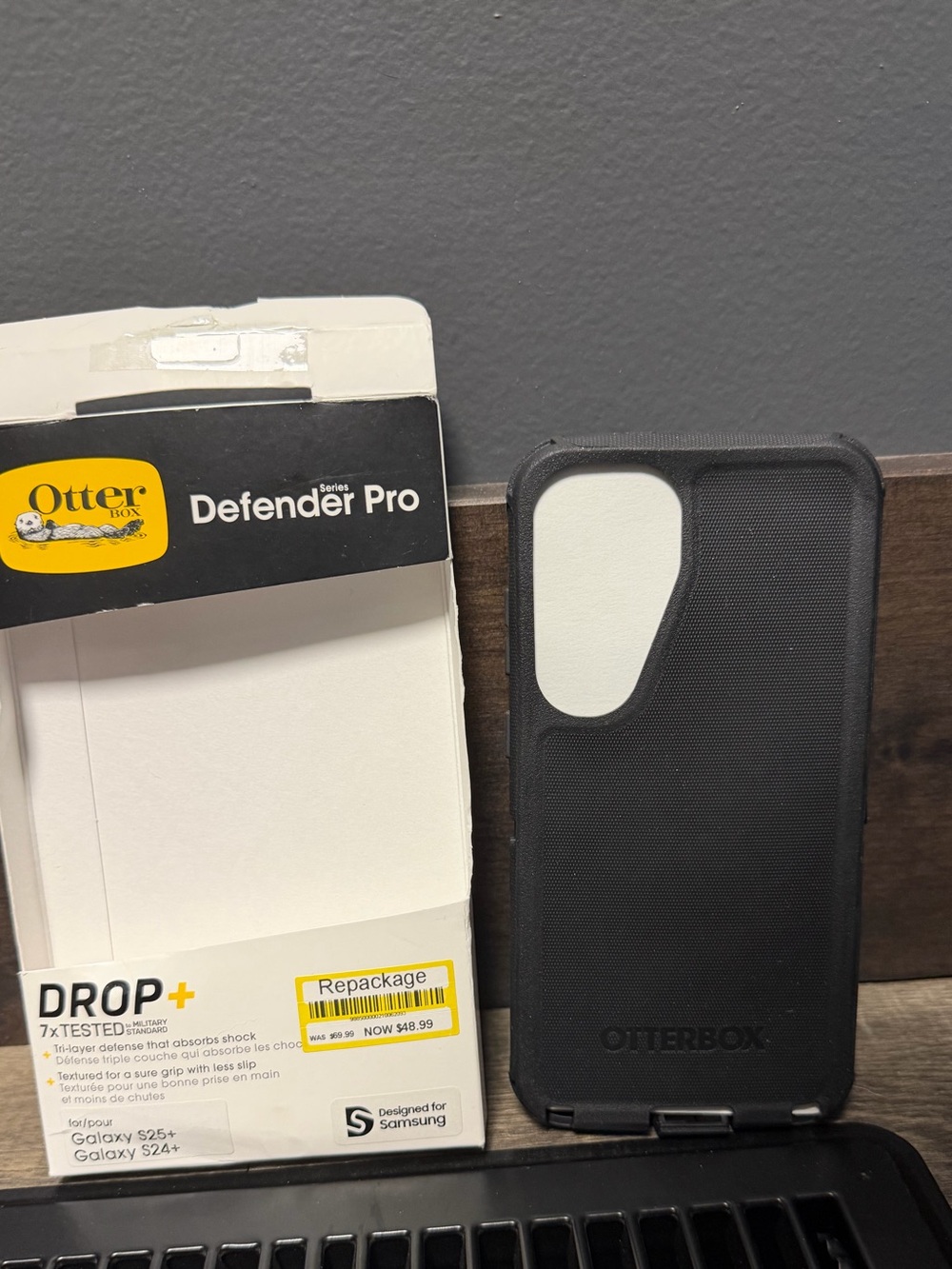 OtterBox Defender Pro for Samsung Galaxy S25+ and S24+, Black NWT